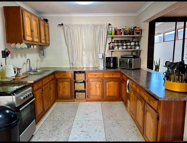4 BEDROOM HOUSE FOR SALE IN PELLISSIER